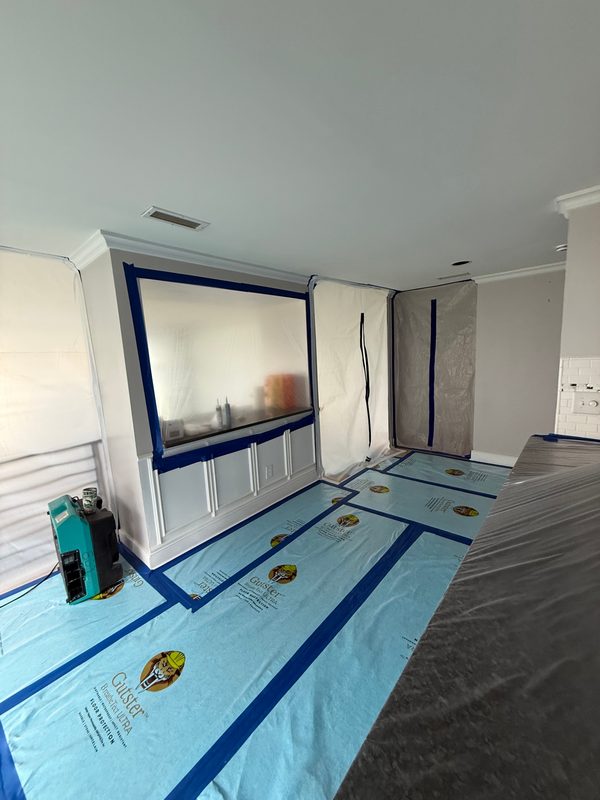 Mold containment setup